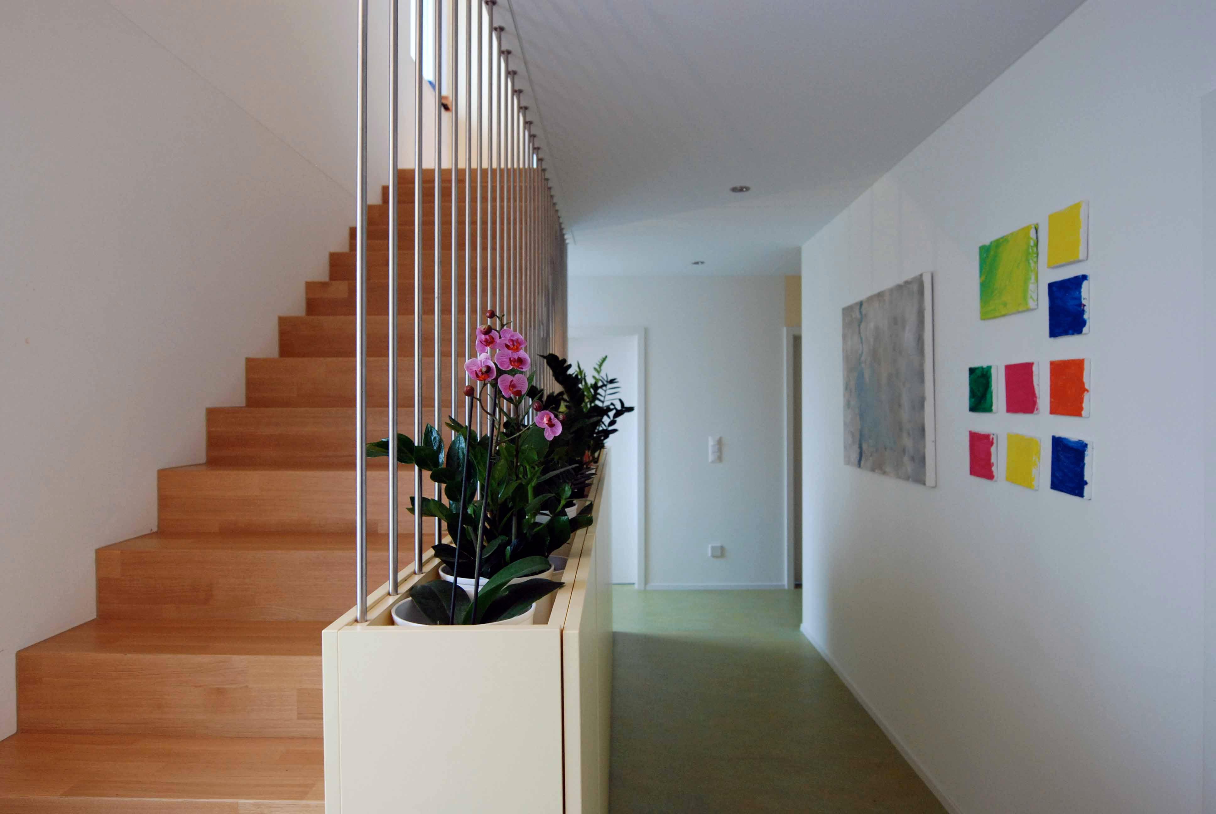Architektur-Reportage Möriken Haus auf Mass: Boden aus grünem oder bräunlich-orangem Linoleum