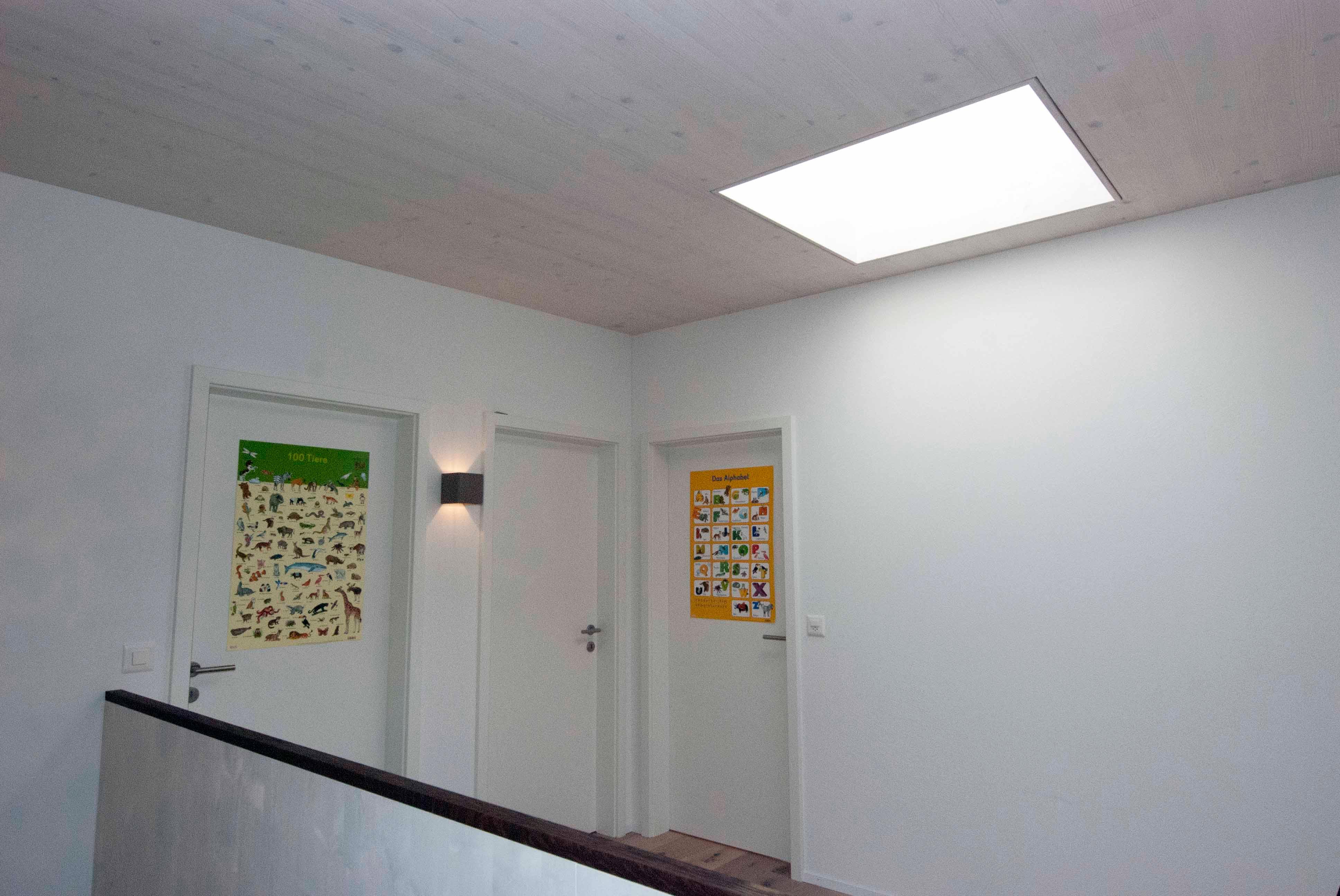 Architektur-Reportage Nussbaumen Feng Shui: im Obergeschoss bringt ein Dachfenster licht in den Raum