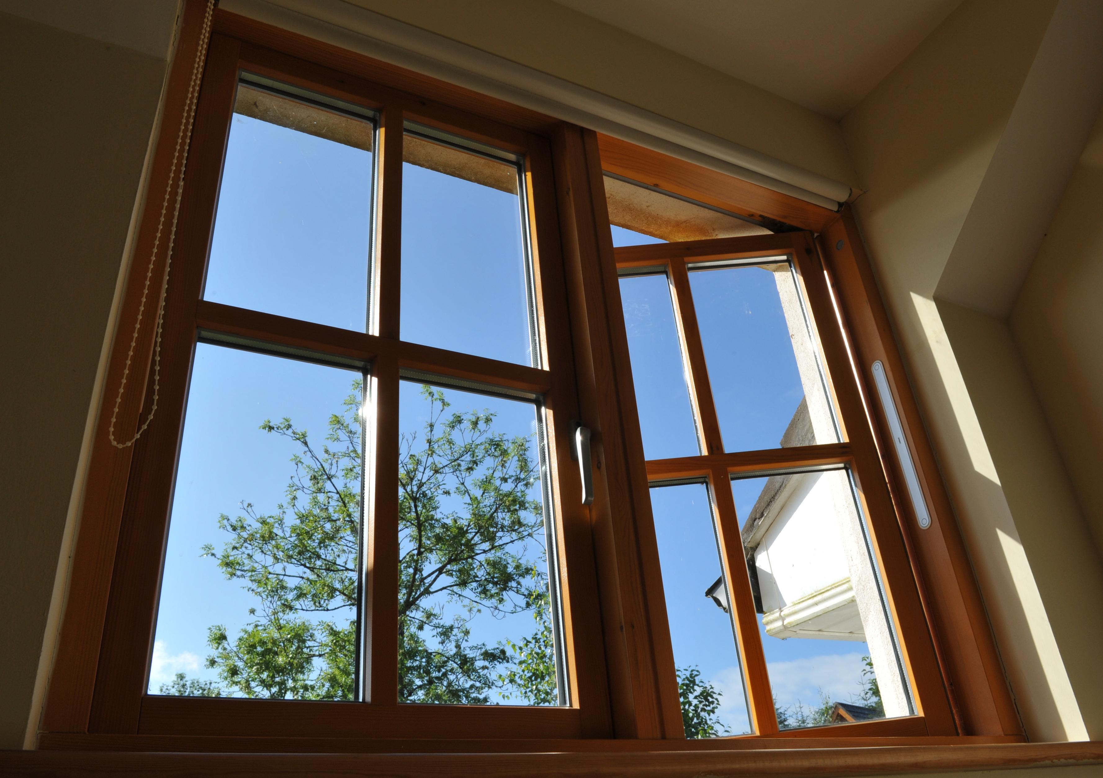 DIY: Holzfenster müssen regelmässig unterhalten und renoviert werden
