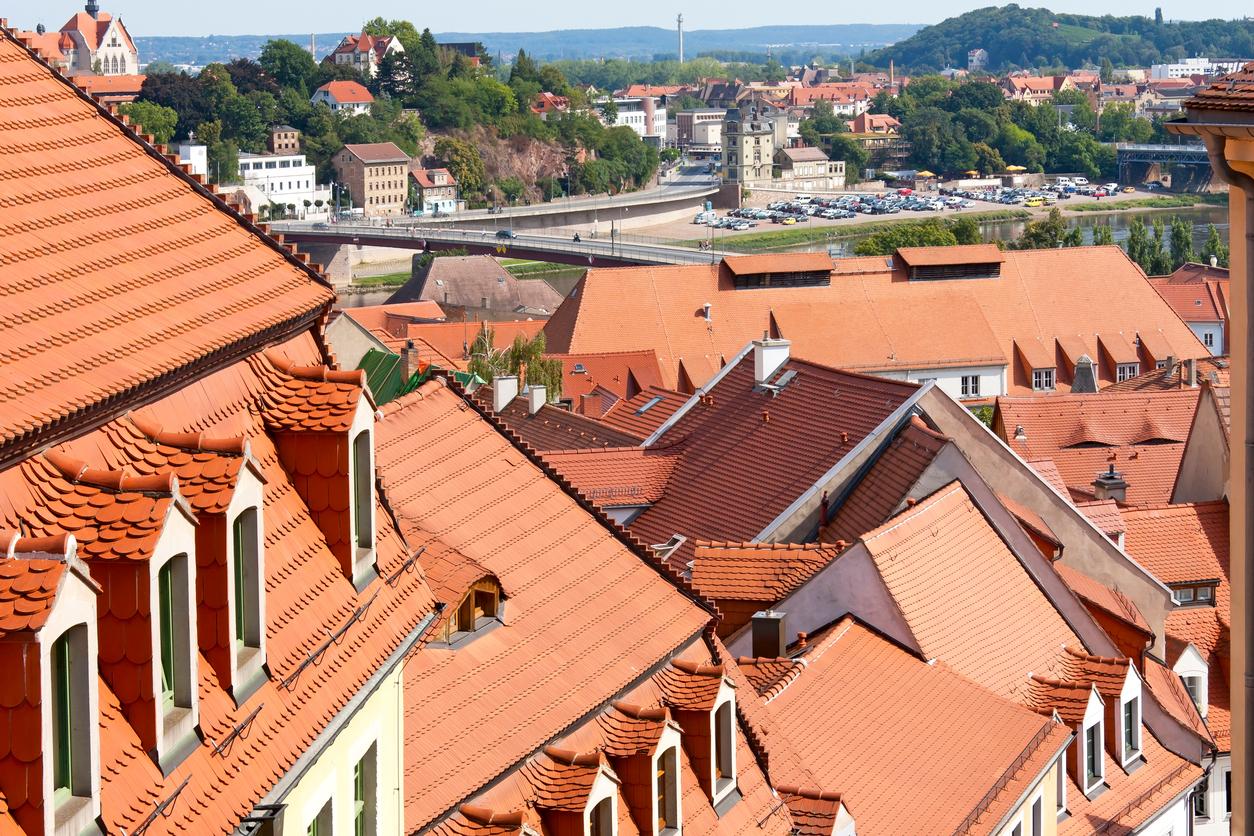 In älteren Wohnquartieren sind die Dächer meist in steiler Dachart und mit Ziegeln gebaut