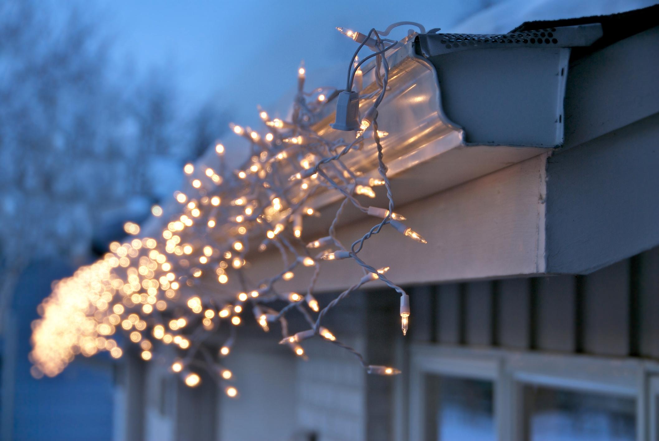 Guirlandes lumineuses : protection incendie lors d’éclairage de Noël