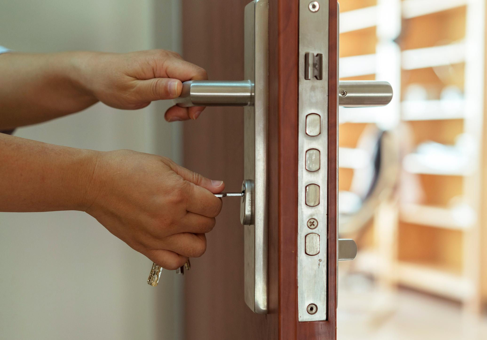 Comment sécuriser une porte avec des verrous de sécurité